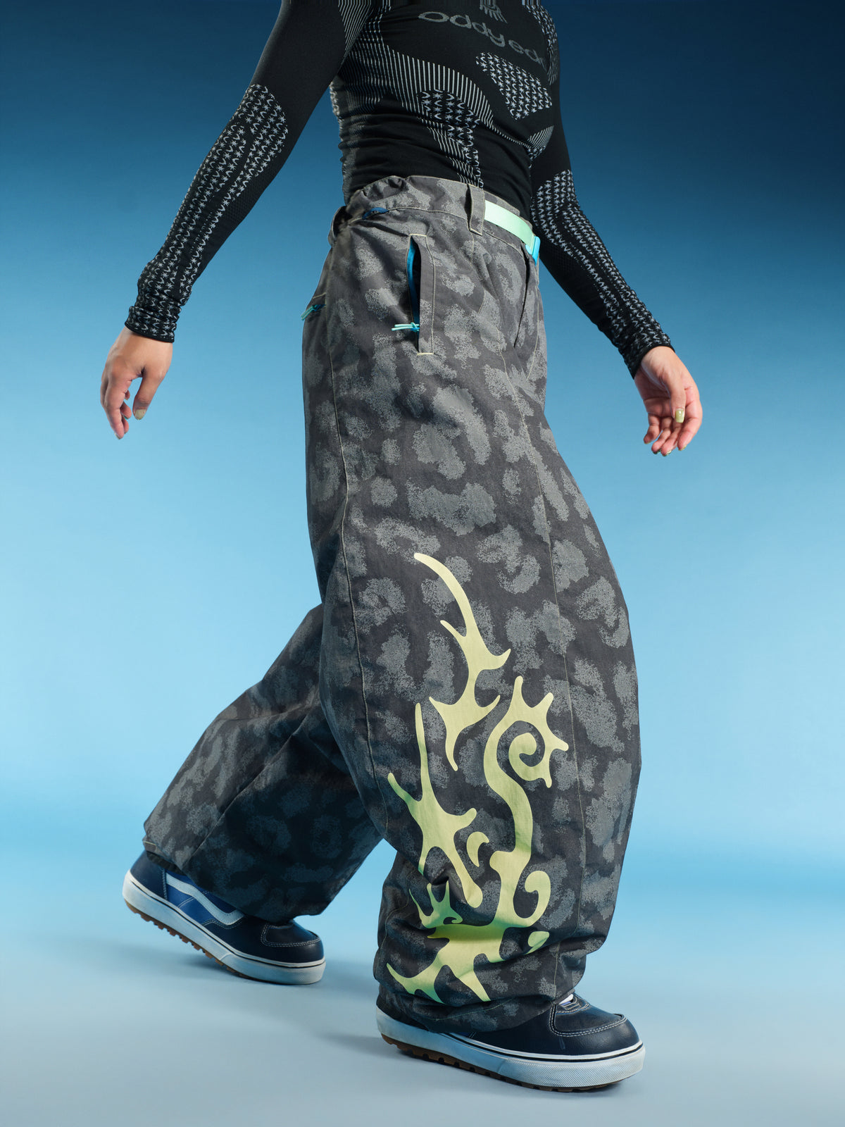 20K Thorn Graphic Baggy Snow Pants – Unisex | OddyEddy