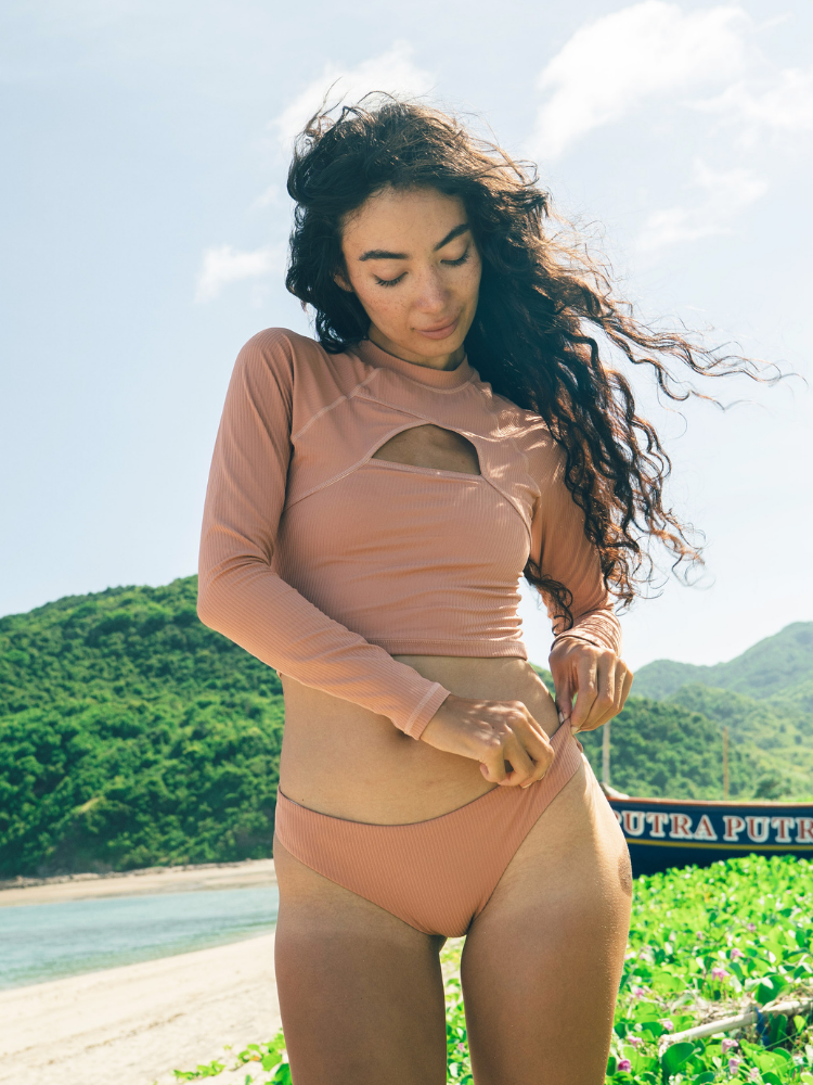 Vintage Soft Long Sleeve Rashguard Cutout Bikini Set – Female | Chillhang