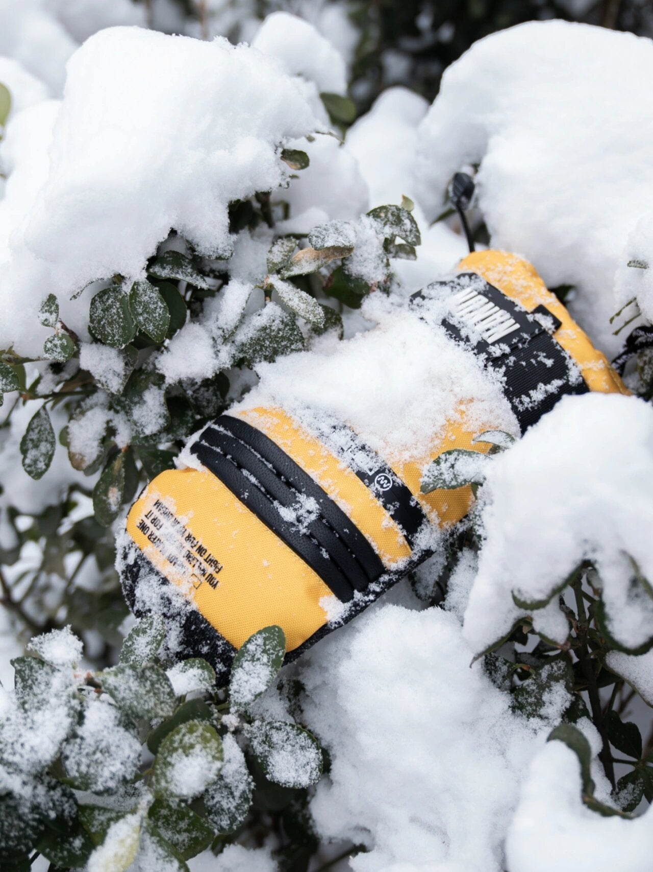 WristGuard Pro Kevlar Snow Mittens – Unisex | NANEND